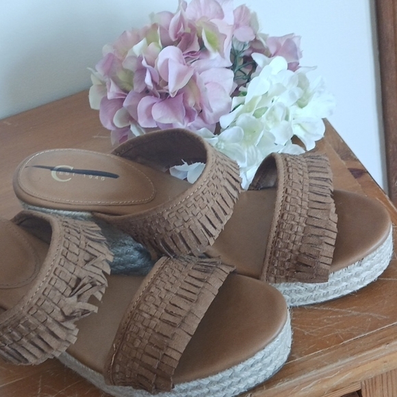 🏷5/25 Comfort Established 1946 Sandals - Picture 3 of 3